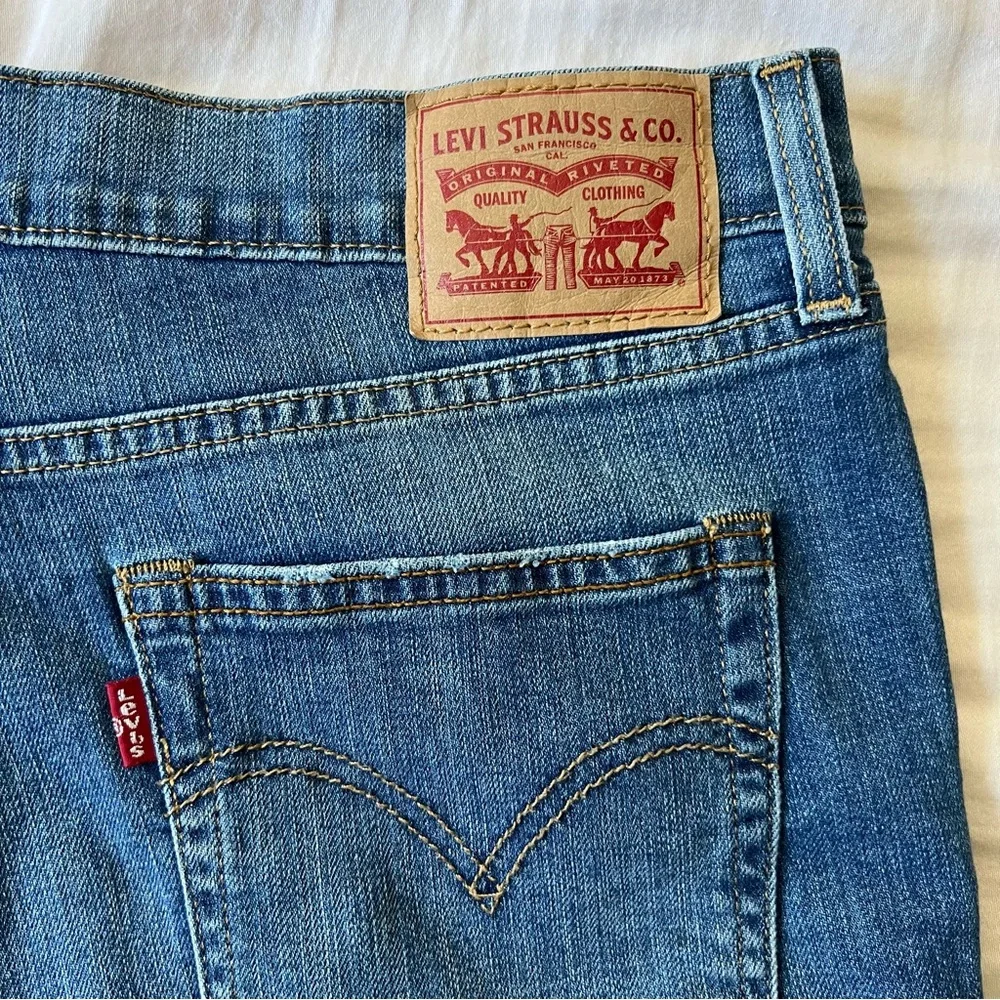 Levi's Blue Jean Shorts Distressed Cuffed Hem size 29 - Picture 3 of 7